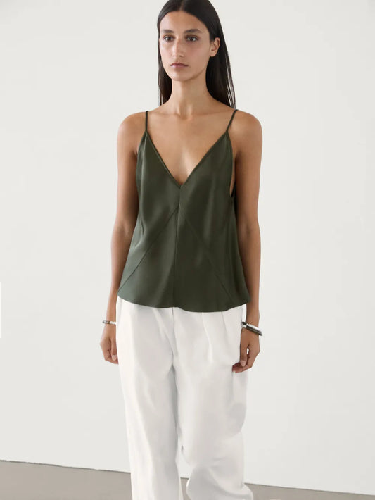 Top crop satinado escote pico