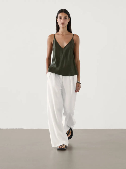 Top crop satinado escote pico